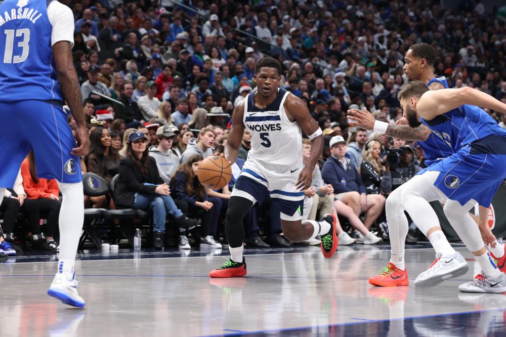 在球场上形 在球场上形