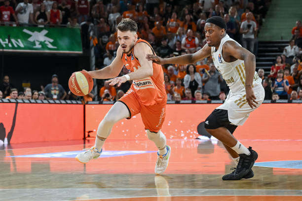 努力展示个 努力展示个